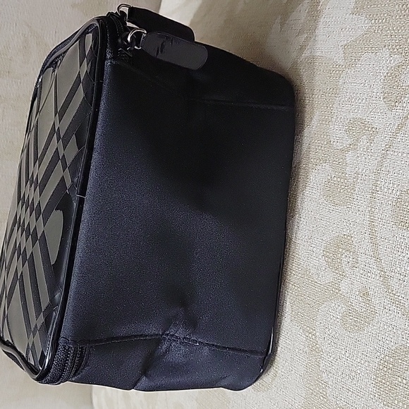BURBERRY FRAGRANCES  TRAVEL CASE BAG  BLACK   NWOT - Picture 2 of 10
